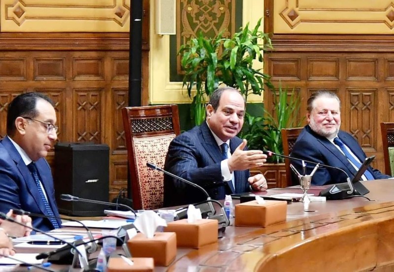 الرئيس السيسي يستقبل وفدا من رجال الأعمال والمستثمرين المصريين 