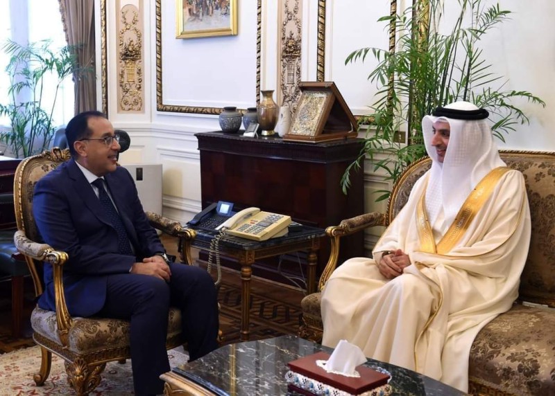 رئيس الوزراء يلتقي سفير البحرين لدى مصر بمناسبة انتهاء فترة عمله في القاهرة