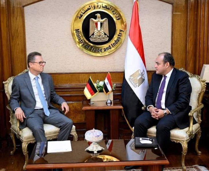 وزير التجارة و الصناعة يلتقي سفير المانيا بالقاهرة 