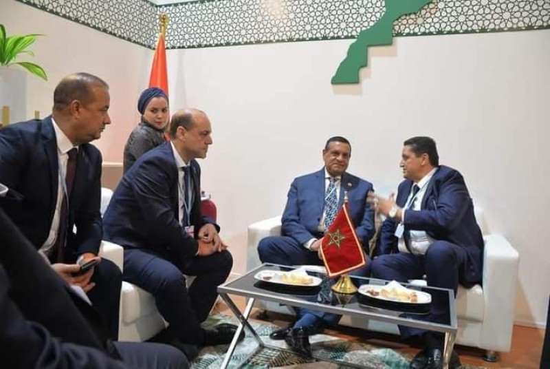 وزير التنمية المحلية يزور جناح المغرب في قمة المناخ بشرم الشيخ 