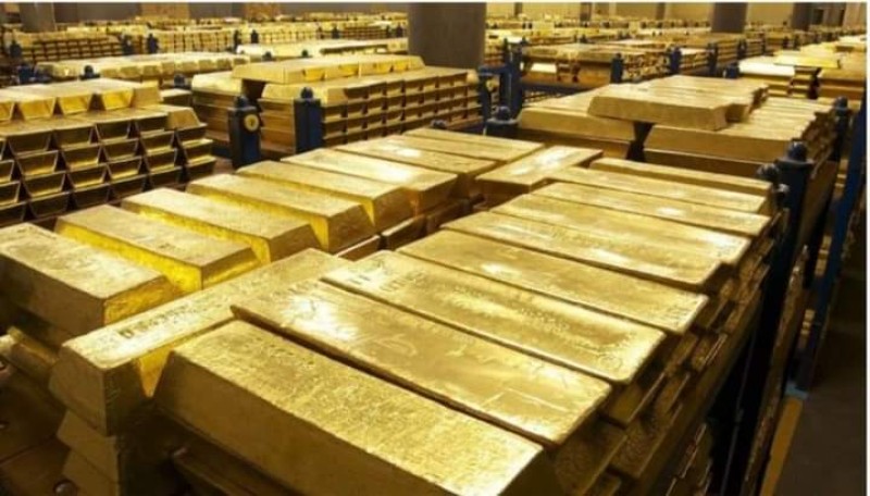 الذهب يحافظ على مكاسب أسبوعية بـ3.2% رغم ضغوط تقرير الوظائف الأمريكية