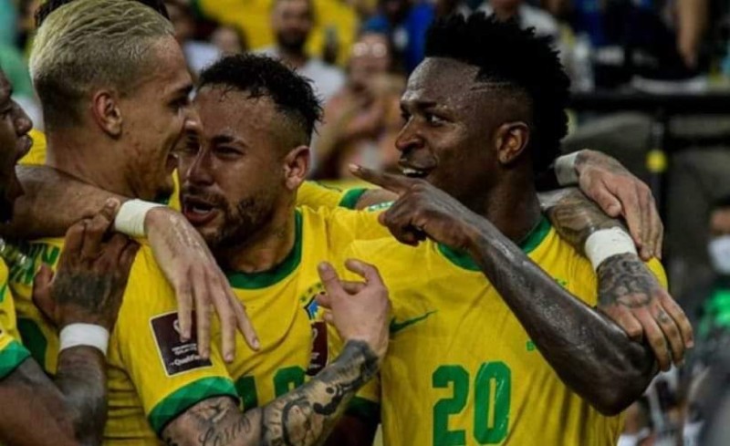 نيمار يقود هجوم البرازيل 