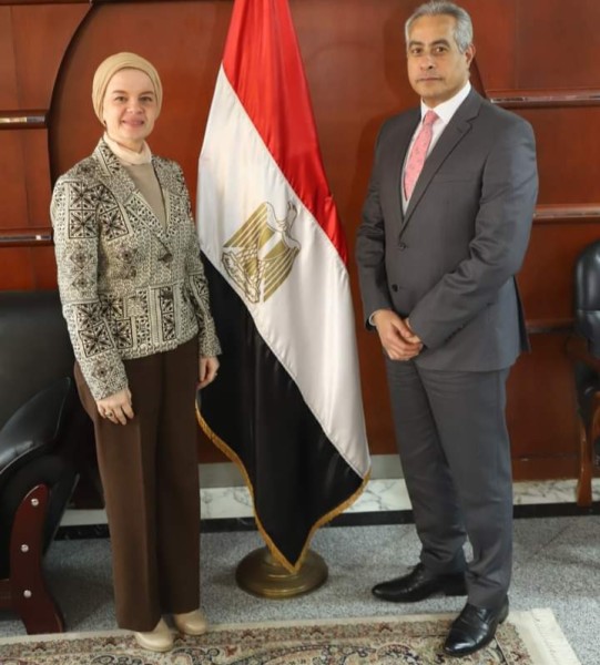 وزير القوى العاملة يلتقى القنصل العام المصرى الجديد بدولة الكويت 
