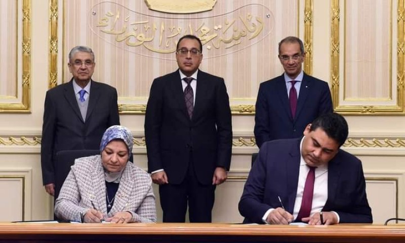 رئيس الوزراء يشهد مراسم توقيع بروتوكول تعاون  بين " المصرية للاتصالات" و"المصرية لنقل الكهرباء"