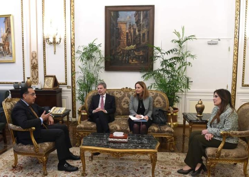 رئيس الوزراء يلتقي السفير الإيطالي بمصر 