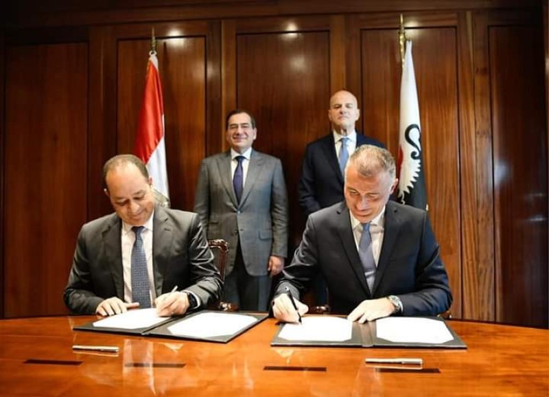 وزير البترول يشهد توقيع مذكرة نوايا مع شركة إينى الإيطالية