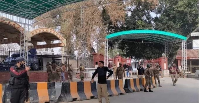 باكستان.. اعتقال مشتبه بهم بتورطهم في تفجير انتحاري في مسجد في بيشاور