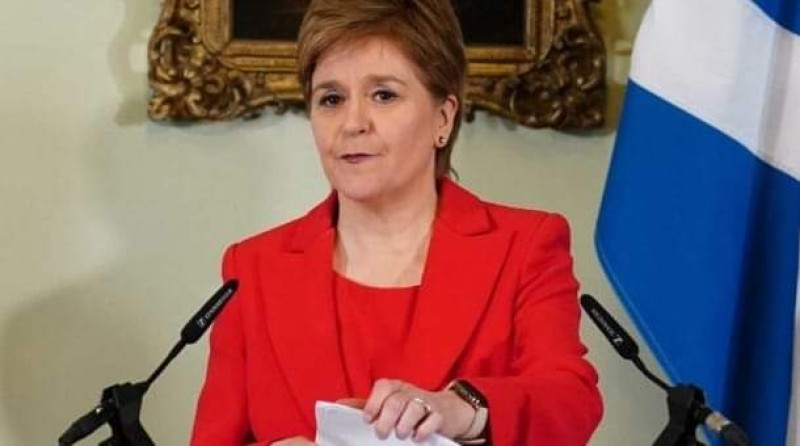 رئيسة وزراء اسكتلندا تتنحي عن منصبها وتخلف تساؤلات