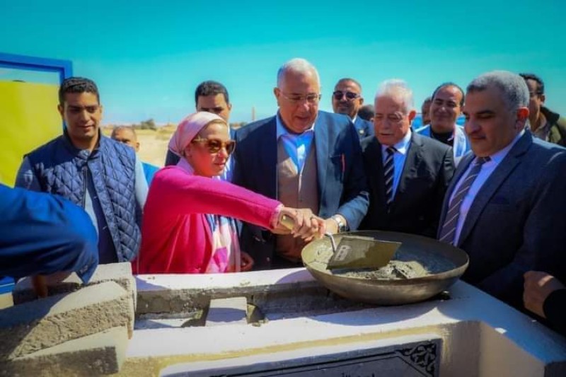 وزيرة البيئة تشهد وضع حجر الأساس لمشروع مركز الصيد التعاونى بمدينة الطور 