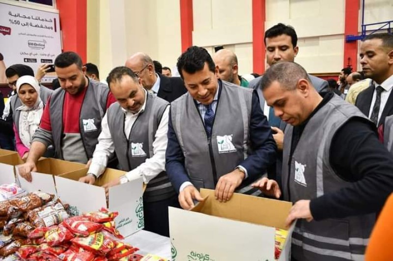 وزير الشباب والرياضة والرئيس التنفيذي لمؤسسة مصر الخير يطلقان حملة افطار صائم رمضان ٢٠٢٣