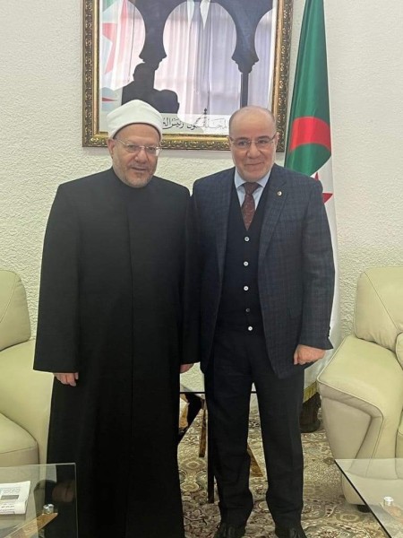 مفتي الجمهورية يلتقي وزير الشئون الدينية الجزائري