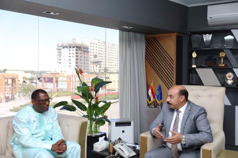 محافظ أسوان يستقبل سفير دولة سيراليون 