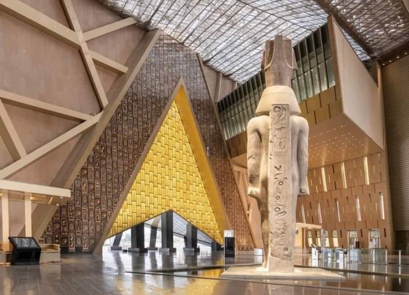 جولات إرشادية محدودة بالمنطقة التجارية وبهو المتحف المصري الكبير