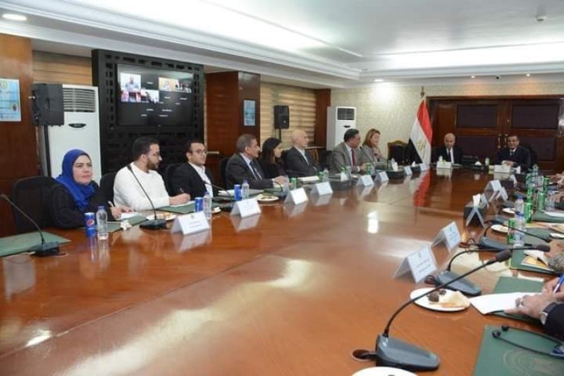 وزير التنمية المحلية يبحث مع وفد البنك الدولي ملف التنمية الإقتصادية بصعيد مصر