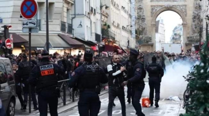 الشرطة الفرنسية تستخدم الغاز المسيل للدموع لمواجهة المحتجين