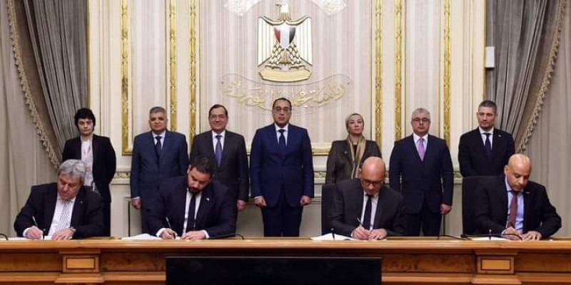 رئيس الوزراء يشهد مراسم توقيع اتفاقية المساهمين بين قناة السويس ومجموعة شركات ”V” اليونانية
