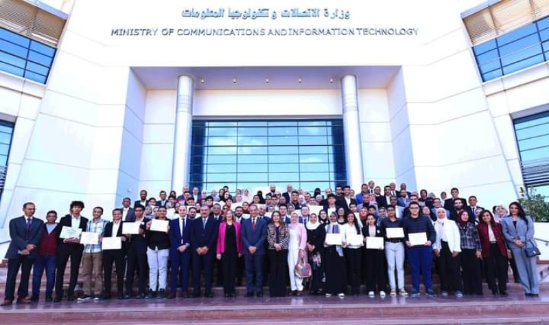 وزير الاتصالات يكرم الفائزين فى مسابقة DECI-GEEKS التى أطلقتها مبادرة أشبال مصر الرقمية