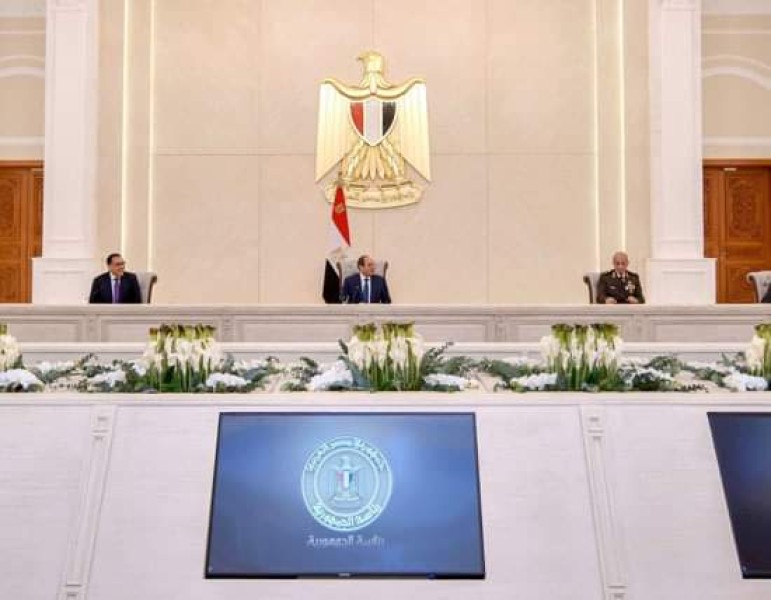 الرئيس السيسى يجتمع بالحكومة فى العاصمة الإدارية الجديدة