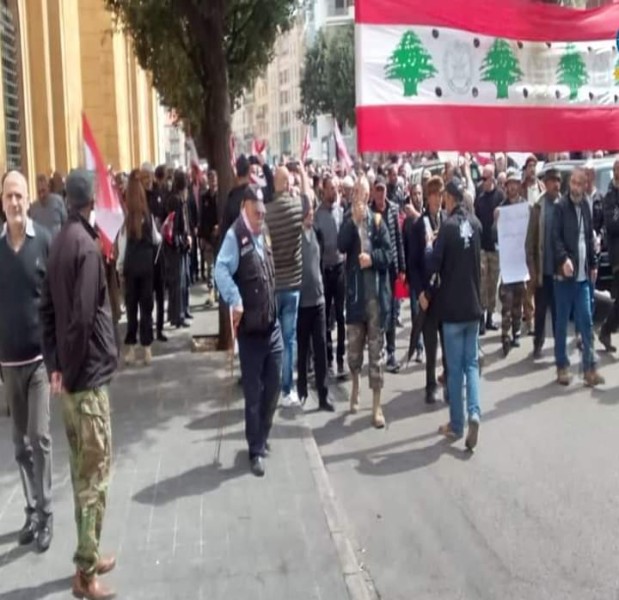 لبنان: متقاعدو الجيش يطالبون بدولرة رواتبهم وفقًا لسعر منصة صيرفة