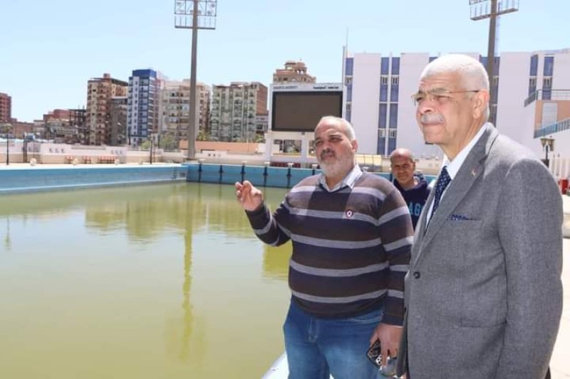 رئيس جامعة المنوفية يتابع أعمال صيانة حمام السباحة الأوليمبى