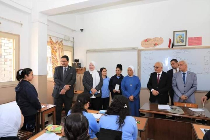 وزير التعليم يزور مدرسة القديس يوسف للغات