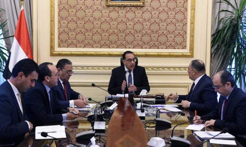 رئيس الوزراء يلتقي مع مدير المركز الوطني لتخطيط استخدامات أراضي الدولة