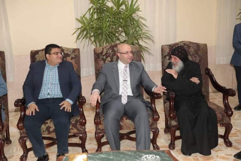محافظ بني سويف يهنئ الأخوة المسيحيين بعيد القيامة المجيد 