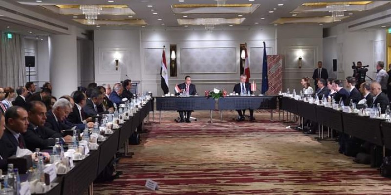 رئيس الوزراء ومستشار النمسا يترأسان مائدة مستديرة مشتركة لمجتمع الأعمال المصري النمساوي