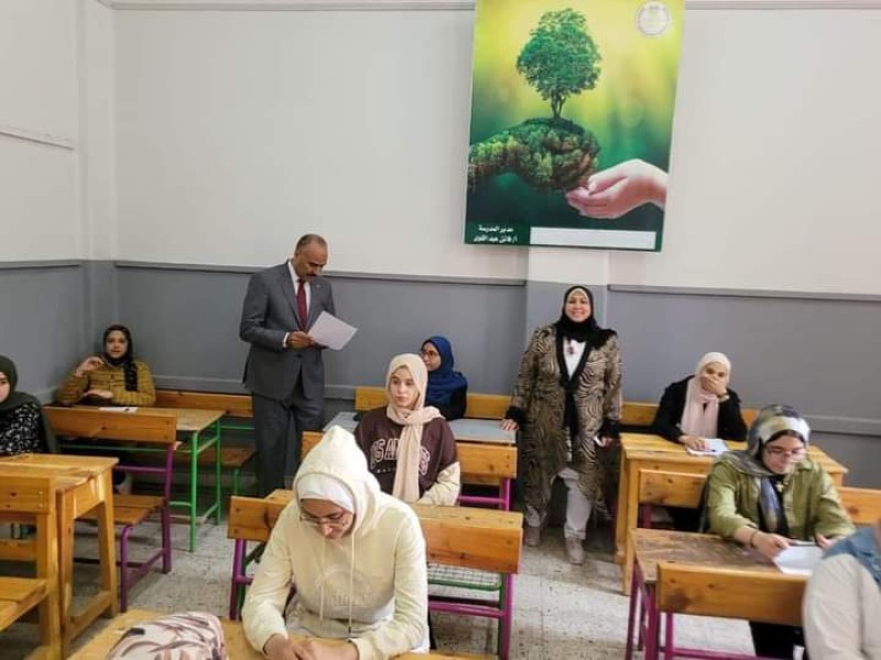 مدير تعليم المنوفية يتابع الامتحانات غير المضافة للمجموع في مدرسة الشهيد احمد السرسي 