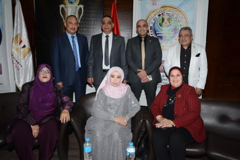 المركز المصري للسلام العالمي يكرم أهم الشخصيات المثالية بمصر لعام 2023