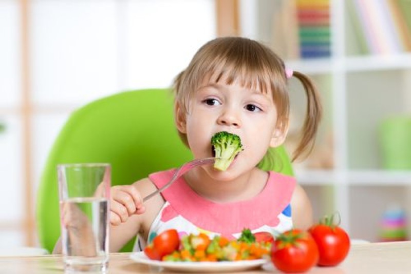 كيف تجعل أطفالك يأكلون المزيد من الخضروات ..إليك خدعة بسيطة (وعلمية)