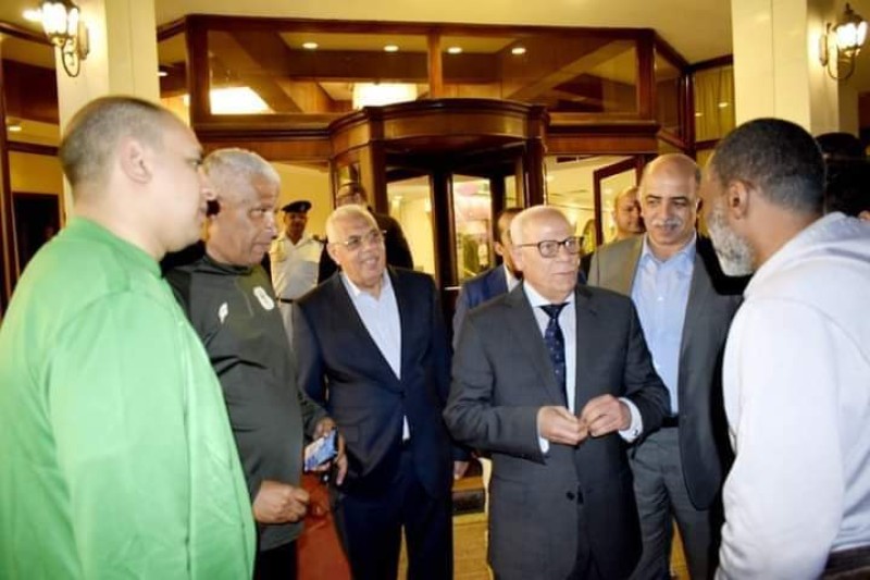 محافظ بورسعيد يلتقى بالجهاز الفنى الجديد للمصرى 
