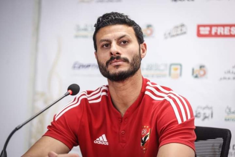  محمد الشناوي كابتن الفريق الأول لكرة القدم بالنادي الأهلي 