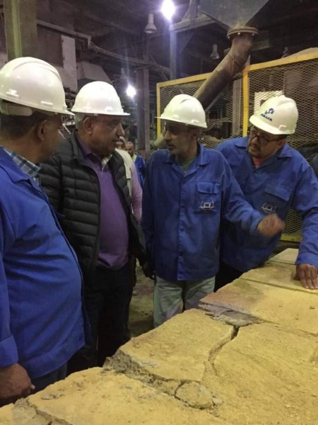 وزير قطاع الأعمال العام يتفقد مصانع شركة الإسكندرية للحراريات