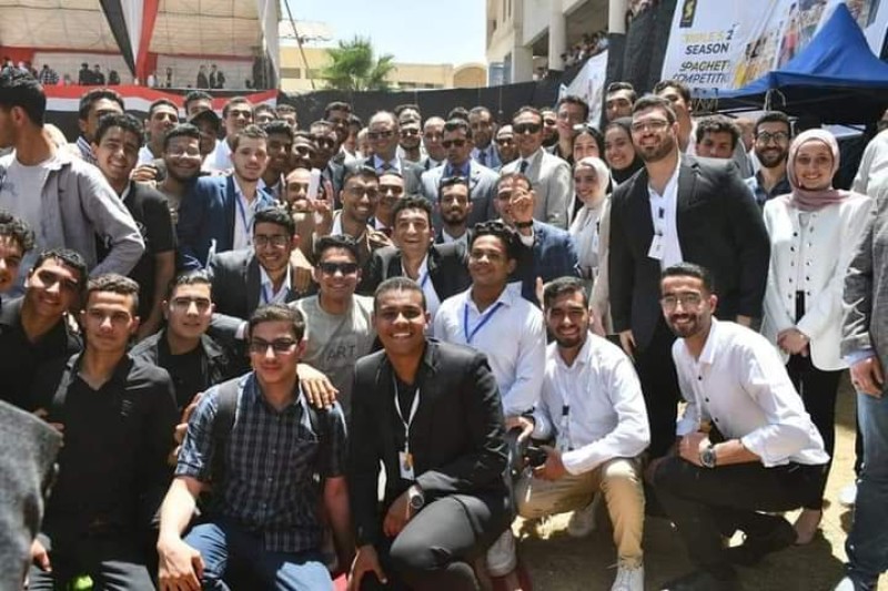 وزير الشباب والرياضة يشارك طلاب كلية الهندسة في أكبر مسابقة هندسية على مستوى الجامعات المصرية