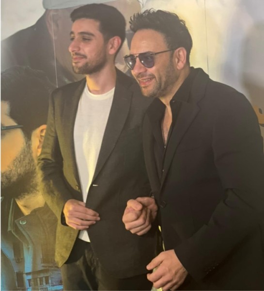 مصطفى قمر يدعم ابنه في العرض الخاص لـ فيلم "الصف الأخير"