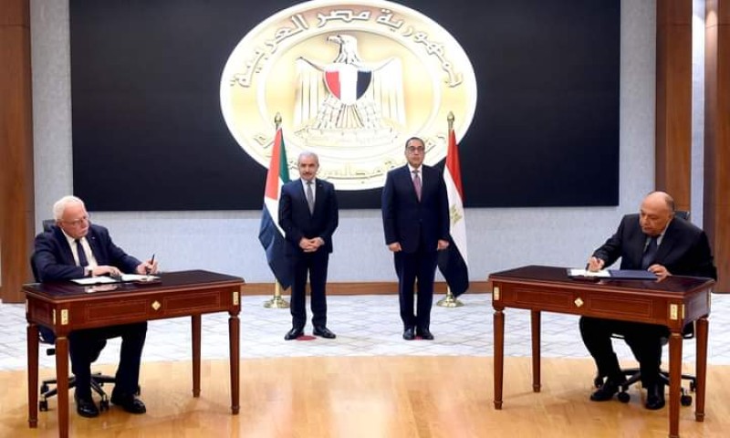 رئيس الوزراء يشهد توقيع عدد من الوثائق بين مصر وفلسطين 