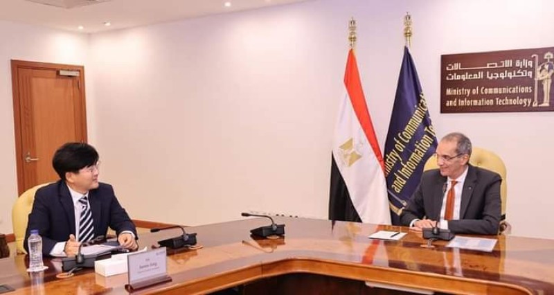 وزير الاتصالات وتكنولوجيا المعلومات يستقبل رئيس شركة سامسونج للإلكترونيات- مصر