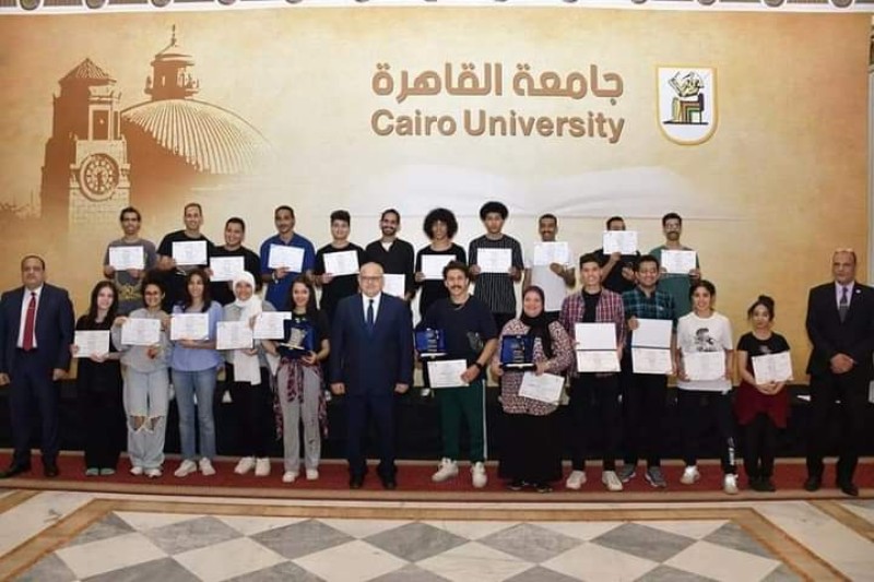 الخشت يحتفي بطلاب الجامعة الفائزين بجوائز مهرجان ”إبداع 11”