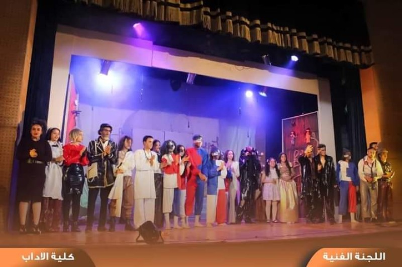 فريق تمثيل آداب عين شمس يقدم مسرحية ” بيدلام ” في المسابقة الكبرى بالجامعة