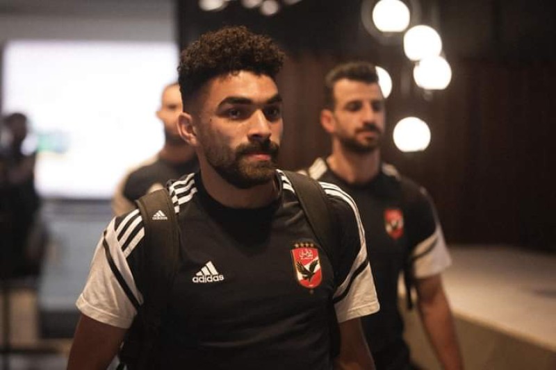 حافلة الأهلي تصل مطار القاهرة استعداداً للسفر للمغرب