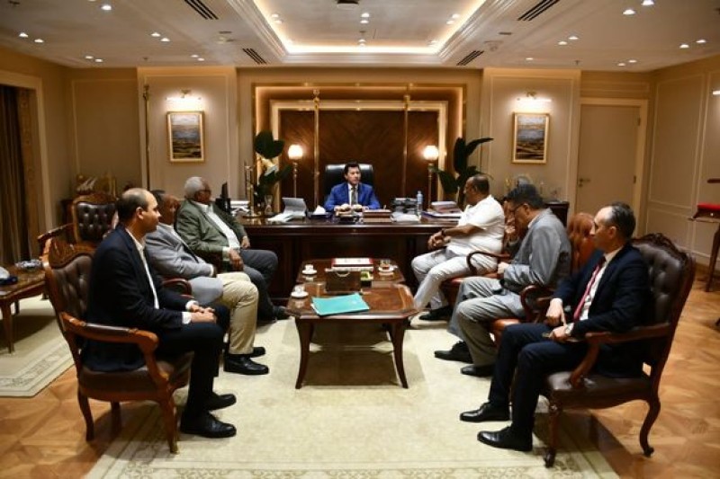 وزير الرياضة يستقبل وفد اللجنة الاوليمبية السودانية لبحث اقامة معسكرات رياضية للمنتخبات السودانية في مصر