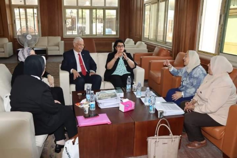 رئيس جامعة المنوفية يلتقى بأعضاء لجنة وزارة التعليم العالي لمعاينة كليات الهندسة والتمريض