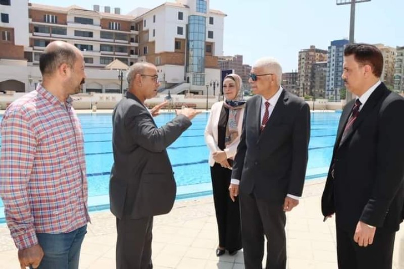 رئيس جامعة المنوفية يتفقد سير العمل بمجمع الرياضات المائية