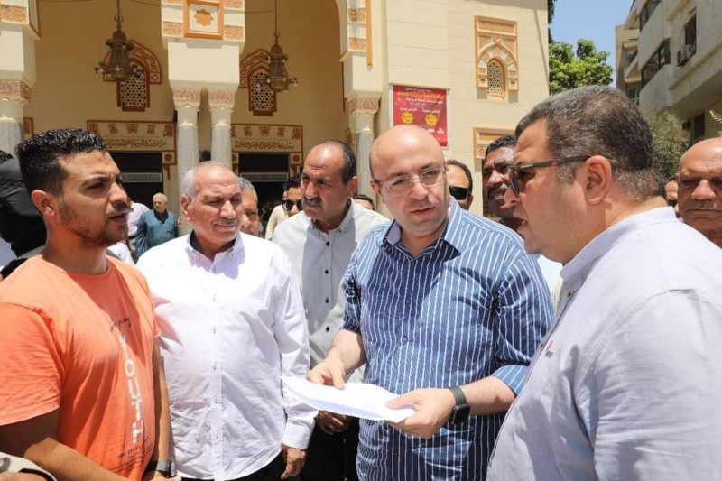 محافظ بنى سويف يستمع لمطالب وشكاوى المواطنين عقب صلاة الجمعة 