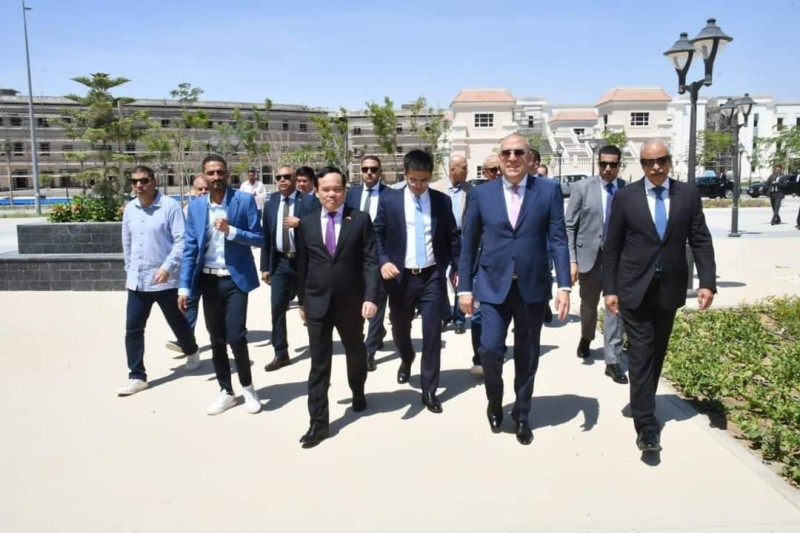 وزير الإسكان يصطحب نائب رئيس الوزراء الفيتنامي فى جولة بمدينة العلمين الجديدة