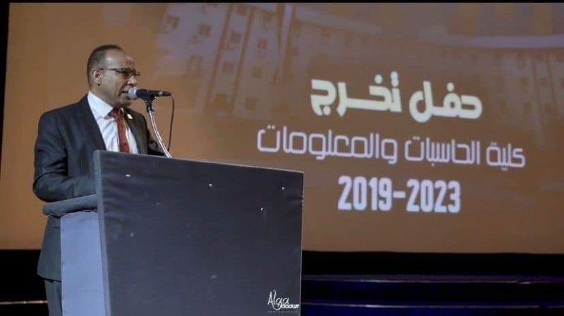 نائب رئيس جامعة القناة يشهد حفل تخرج طلاب كلية الحاسبات والمعلومات