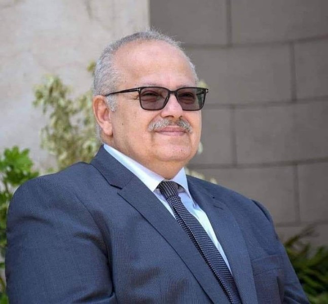 رئيس جامعة القاهرة يعلن إطلاق مشروع جديد لمحو الأمية الكربونية