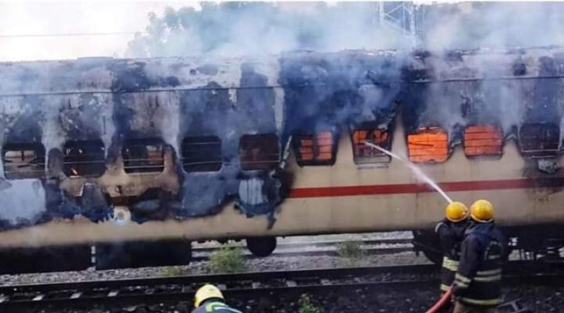 الهند : مقتل تسعة أشخاص في حريق عربة قطار