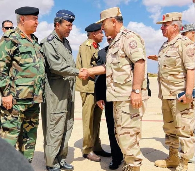 الفريق أسامة عسكر يصل ليبيا لتقديم كافة أوجه الدعم اللوجستي والإغاثة الإنسانية العاجلة